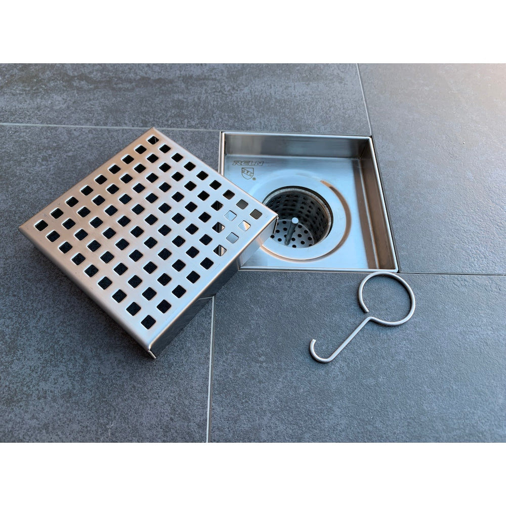 Drain de douche carré en acier inoxydable de 4 po x 4 po avec couvercle de drain à motif carré (PK 4)