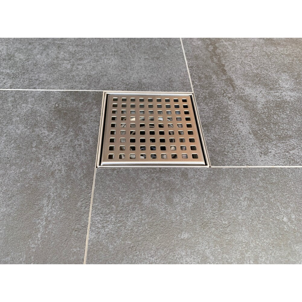 Drain de douche carré en acier inoxydable de 4 po x 4 po avec couvercle de drain à motif carré (PK 4)