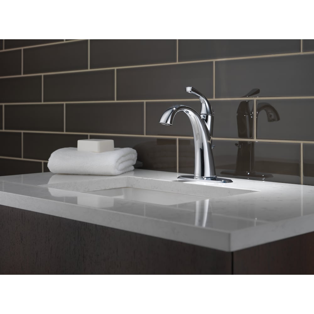 Robinet de salle de bain central à poignée unique Sandover en chrome