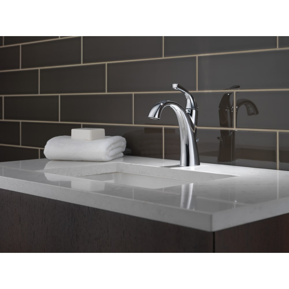 Robinet de salle de bain central à poignée unique Sandover en chrome