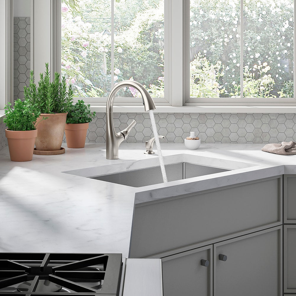 Avi Pull-out 1-Handle Kitchen Sink Faucet in Vibrant Stainless