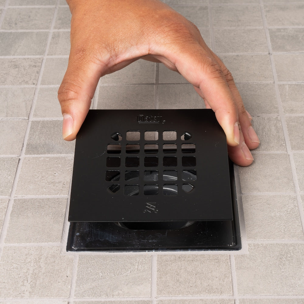 Crépine de douche carrée à clipser avec anneau noir mat