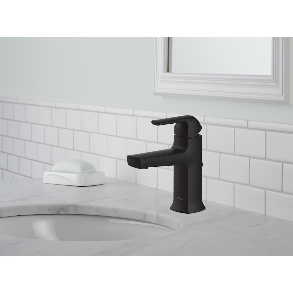 Robinet de lavabo de salle de bain à poignée unique à trou unique Uxbridge à débit standard, montage sur pont, noir mat