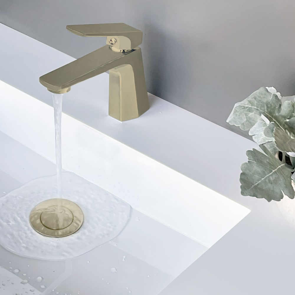 Single Handle Bathroom Faucet in Brushed Gold