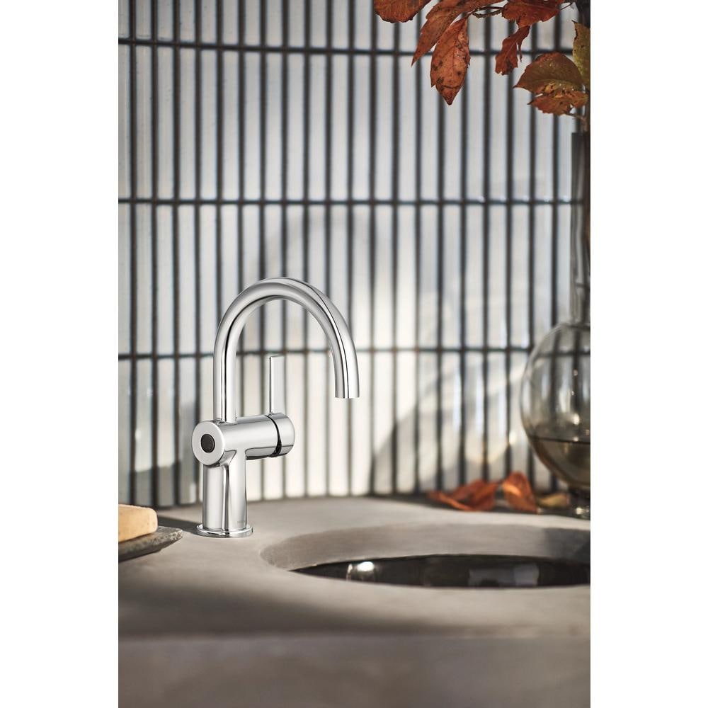 Robinet de lavabo de salle de bain sans contact à poignée unique Motionsense Wave de 4 pouces avec plaque de pont en chrome (robinet inclus)