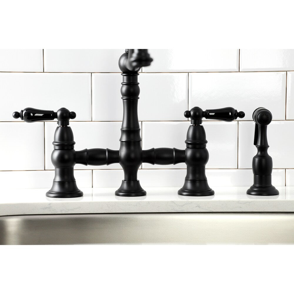 Robinet de cuisine à 2 poignées en porcelaine Duchess avec pulvérisateur latéral en noir mat