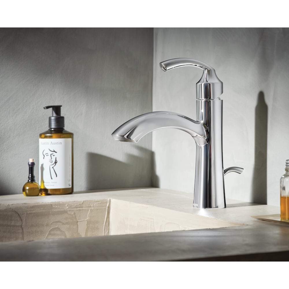 Robinet de lavabo de salle de bain à poignée unique Glyde de 4 pouces avec plaque de pont en chrome (robinet inclus)