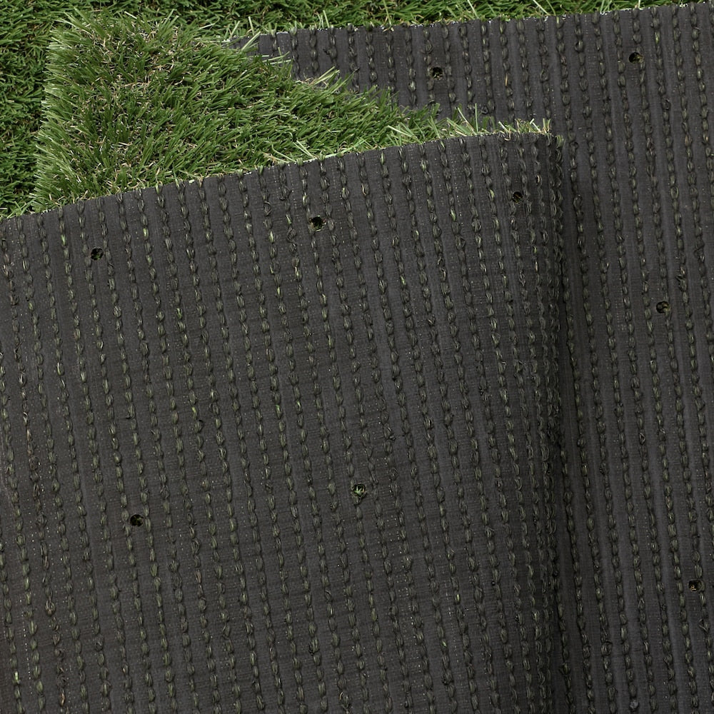Tapis de gazon artificiel vert prédécoupé Urban Garden de 30 mm, 3,74 pi x 8,66 pi