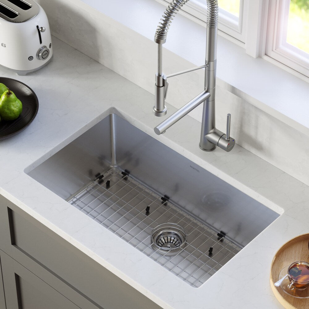 Tumba Single-Handle Pull-Down Sprayer Kitchen Faucet in Stainless Steel