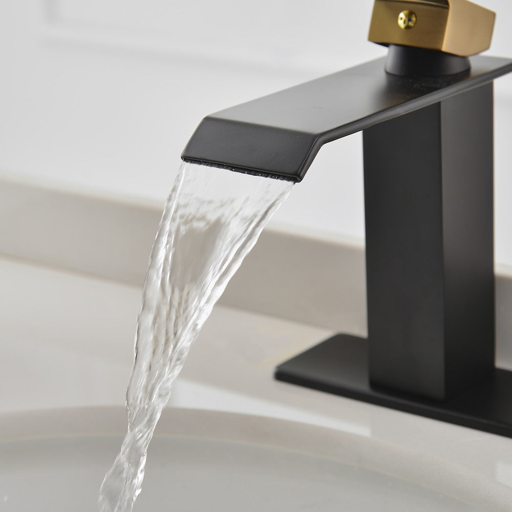 Robinet de salle de bain à un trou et à poignée unique en cascade avec ensemble de vidange en noir et or