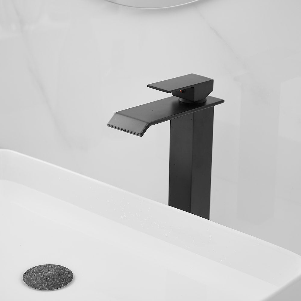 Robinet de lavabo de salle de bains à poignée unique à trou unique en cascade avec kit de vidange en noir mat