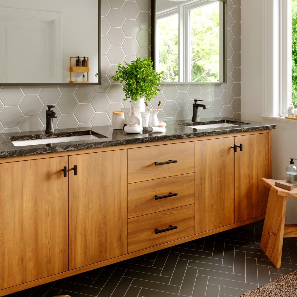 Robinet de salle de bain à poignée unique à trou unique Woodburn avec bonde escamotable assortie en noir mat
