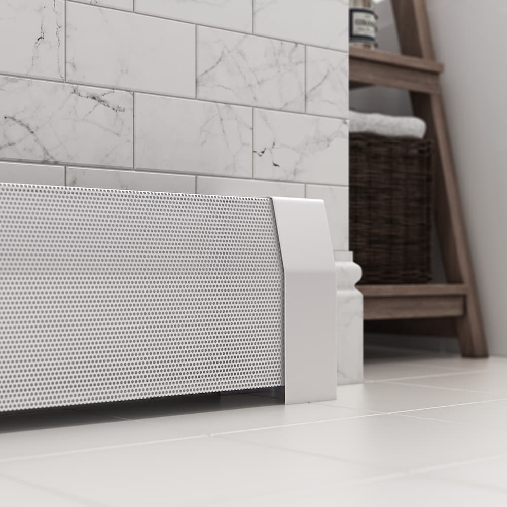 Ensemble de couvre-plinthes chauffantes en acier galvanisé de 7 pi de la série Premium, facile à enfiler, et embouts d'extrémité, en blanc