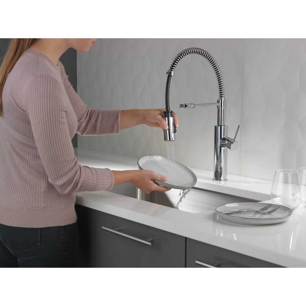 Antoni Single-Handle Pull-Down Sprayer Kitchen Faucet with Spring Spout in Chrome