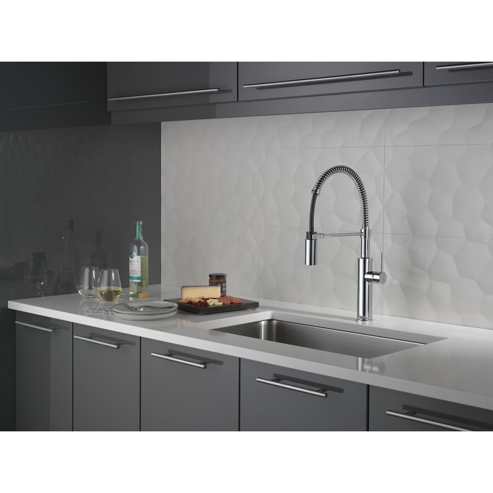 Antoni Single-Handle Pull-Down Sprayer Kitchen Faucet with Spring Spout in Chrome