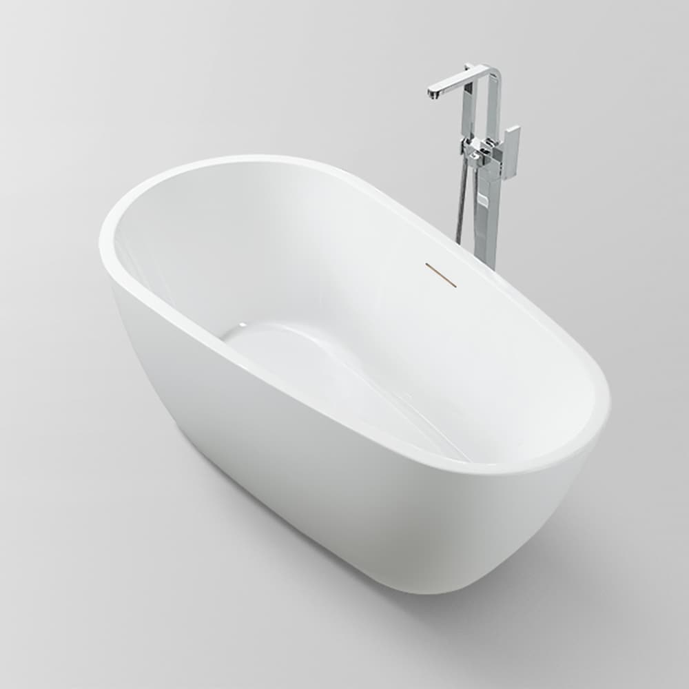 Bayonne 5-ft. Freestanding Oval Soaker Bathtub with Centre Drain in White/Integrated Overflow