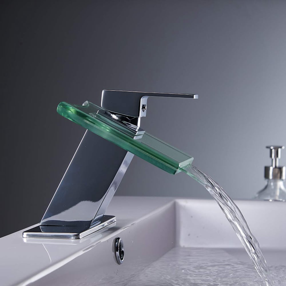 Robinet de salle de bain à un trou et à poignée unique en cascade avec bec en verre en chrome poli