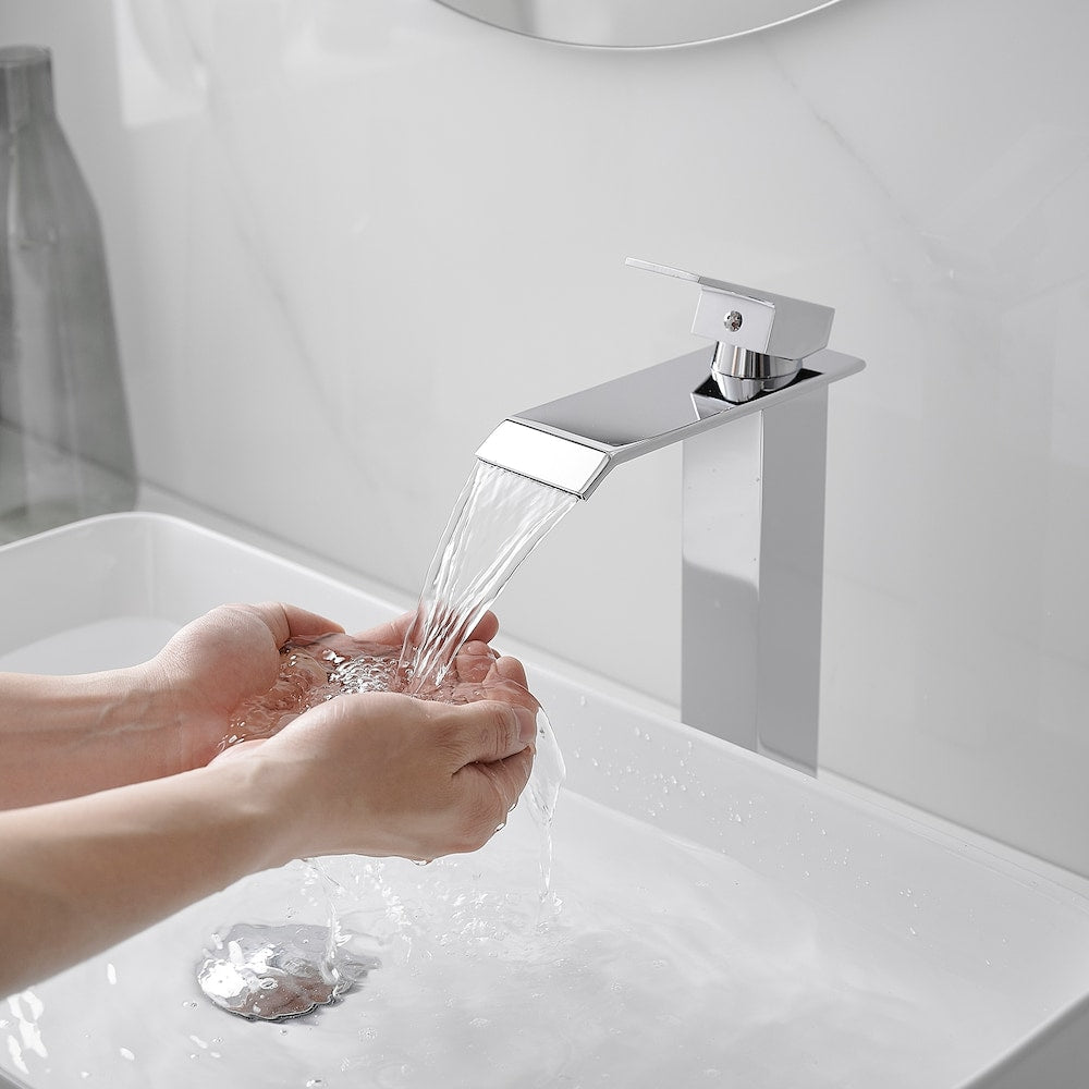 Robinet de lavabo de salle de bains à poignée unique à trou unique avec bonde escamotable en chrome poli