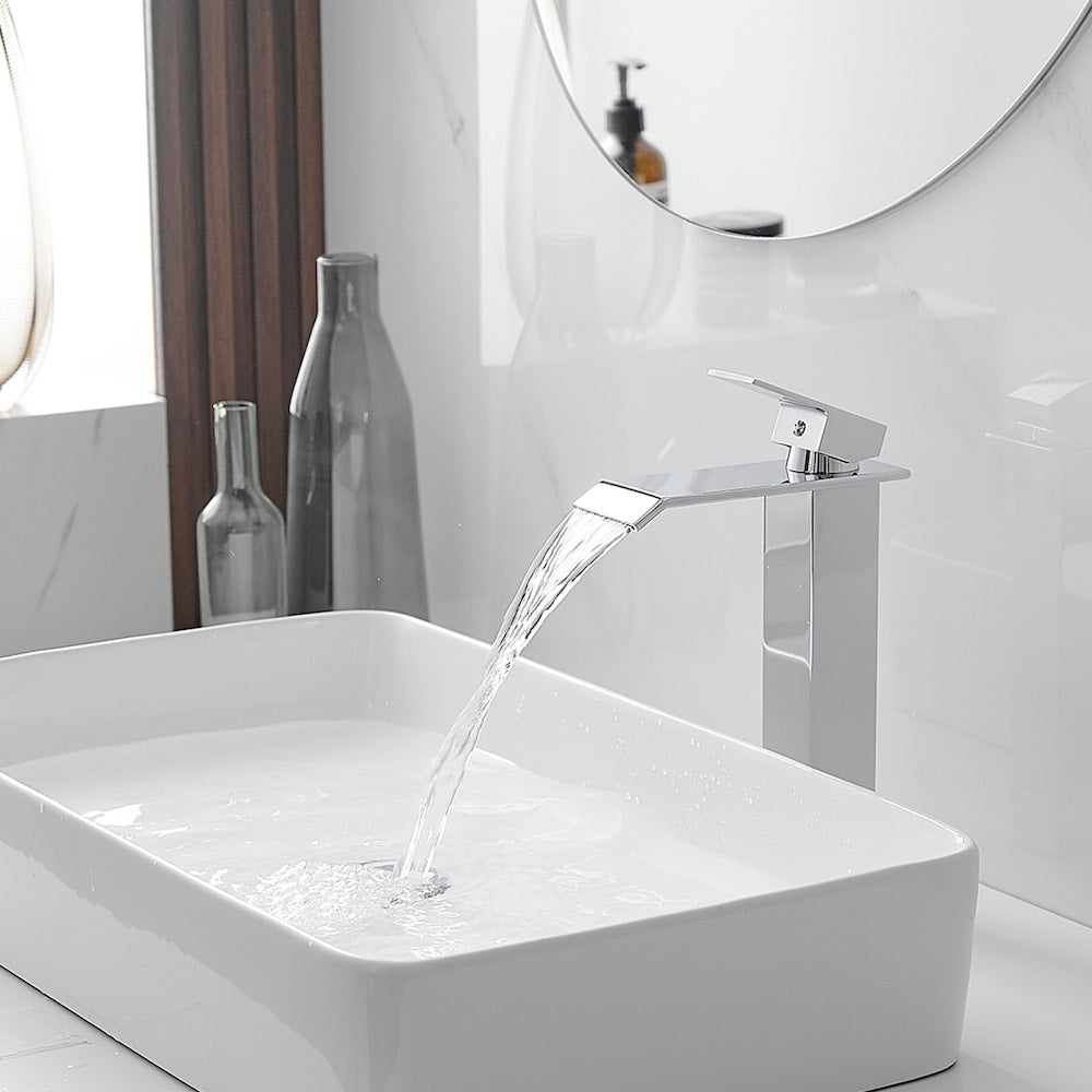 Robinet de lavabo de salle de bains à poignée unique à trou unique avec bonde escamotable en chrome poli