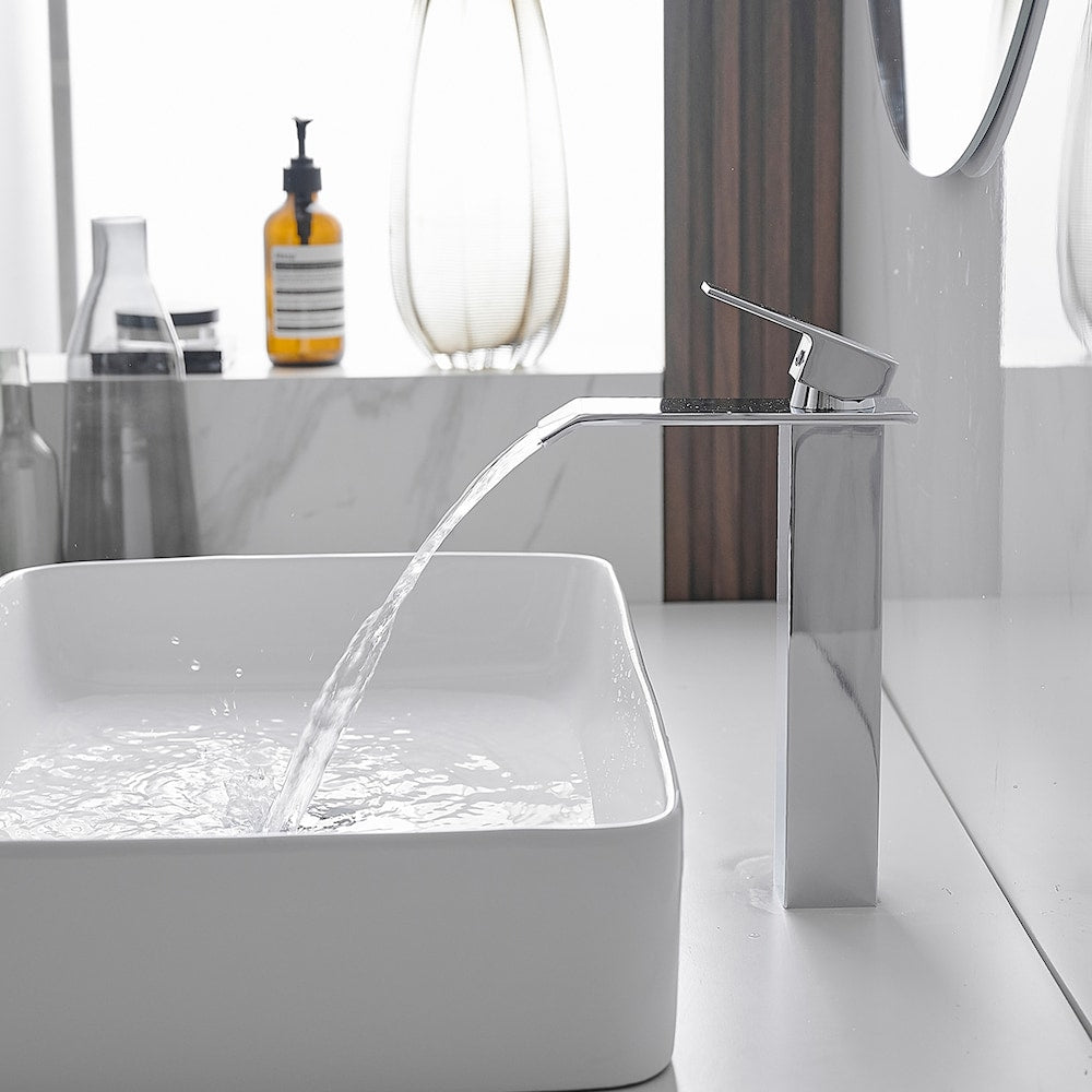 Robinet de lavabo de salle de bains à poignée unique à trou unique avec bonde escamotable en chrome poli