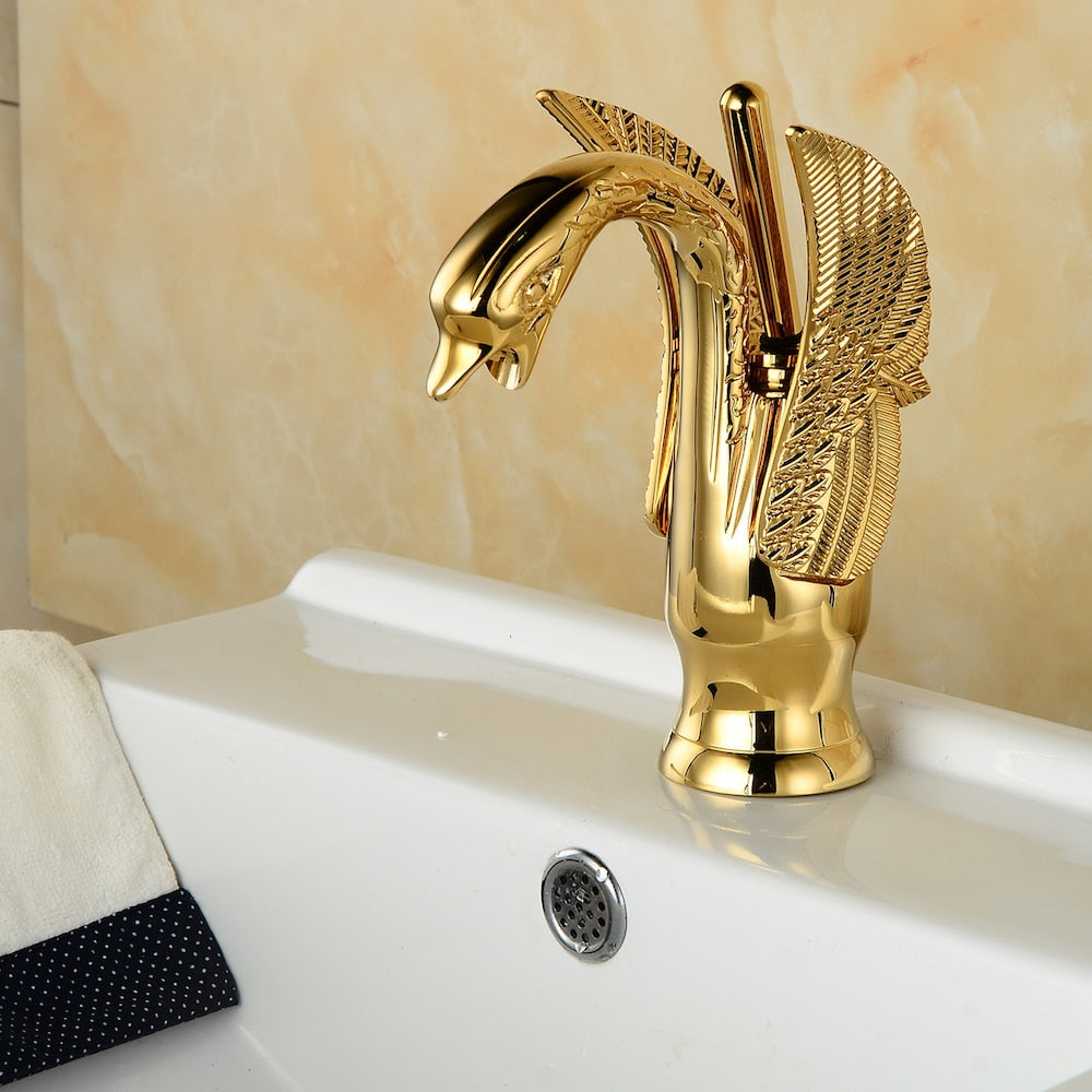 Robinet de salle de bain à poignée unique et trou unique Swan avec couvercle de trop-plein et de vidage escamotable en or