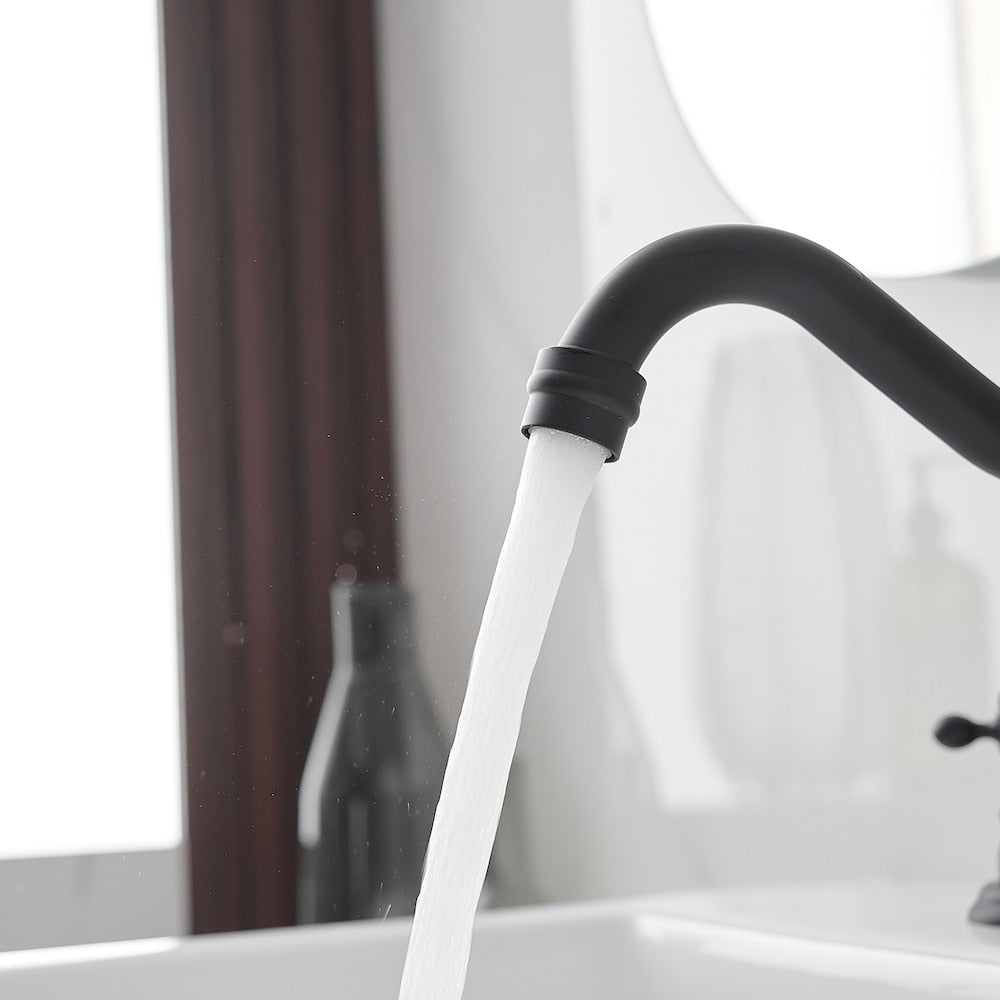 Robinet de salle de bain à 2 poignées et 3 trous de 8 pouces avec kit de vidange et conduites d'alimentation en noir mat