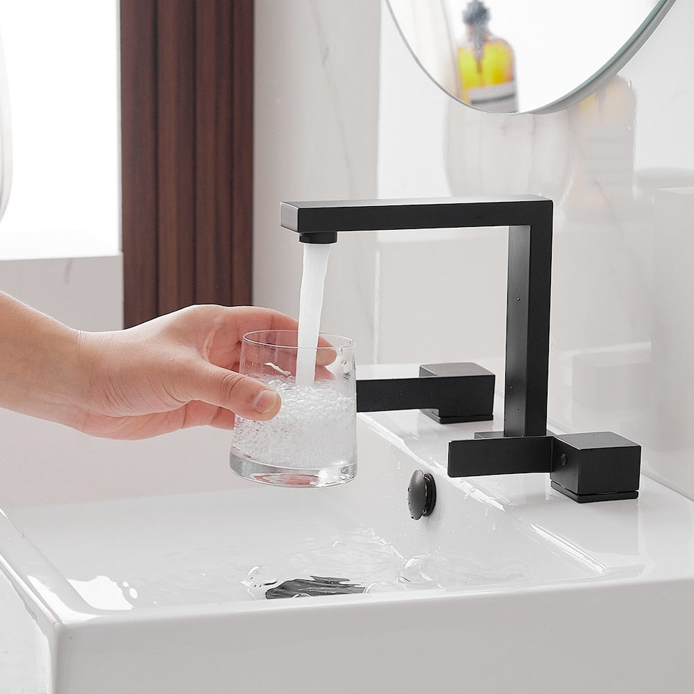 Robinet de salle de bain à double poignée à arc élevé de 8 pouces à économie d'eau avec kit de vidange en noir mat