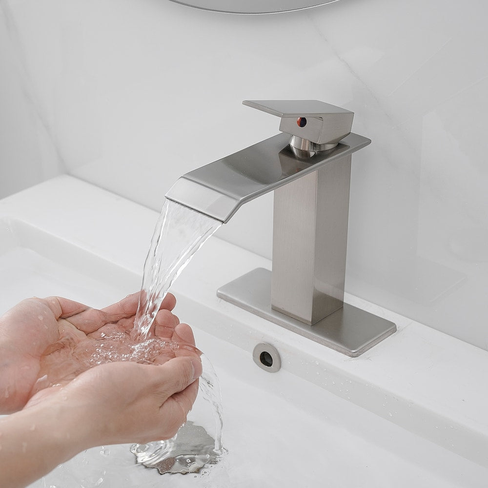 Robinet de salle de bain monotrou à poignée unique avec ensemble de vidage escamotable en nickel brossé