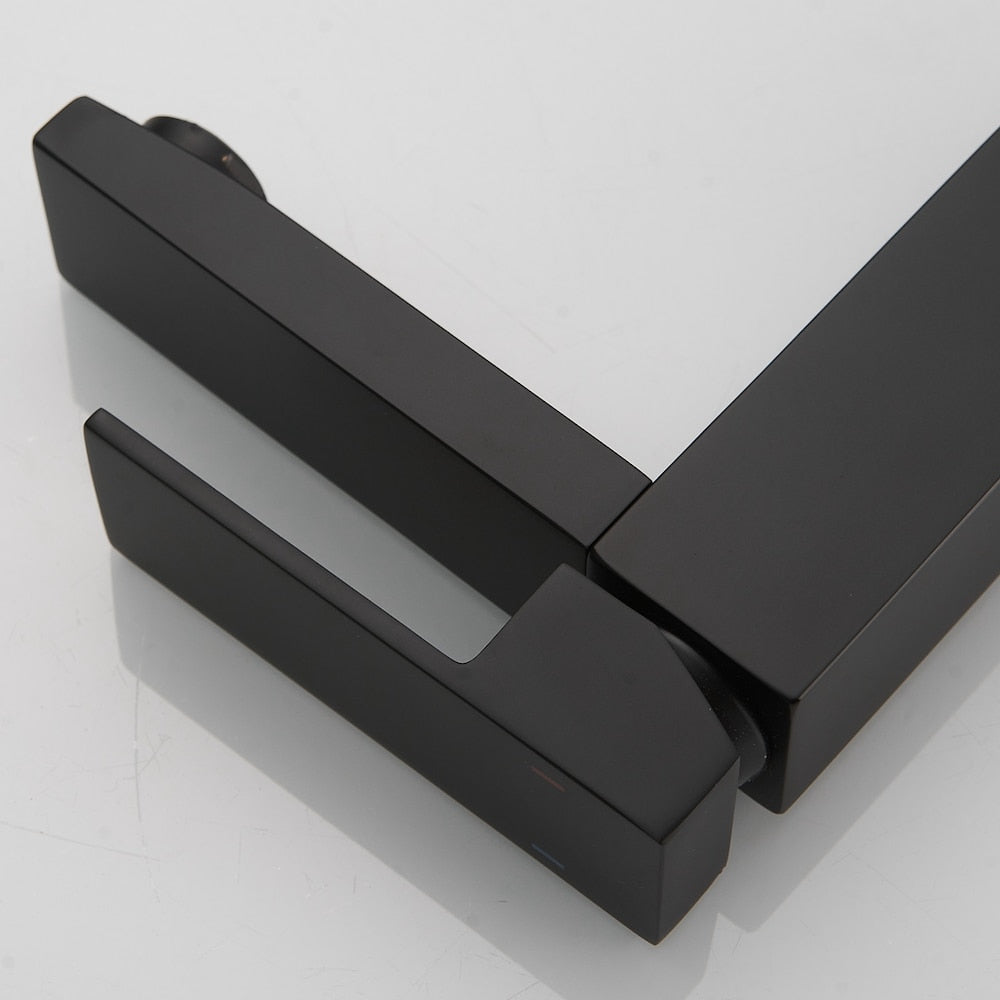 Robinet de salle de bain monotrou à poignée unique en noir mat