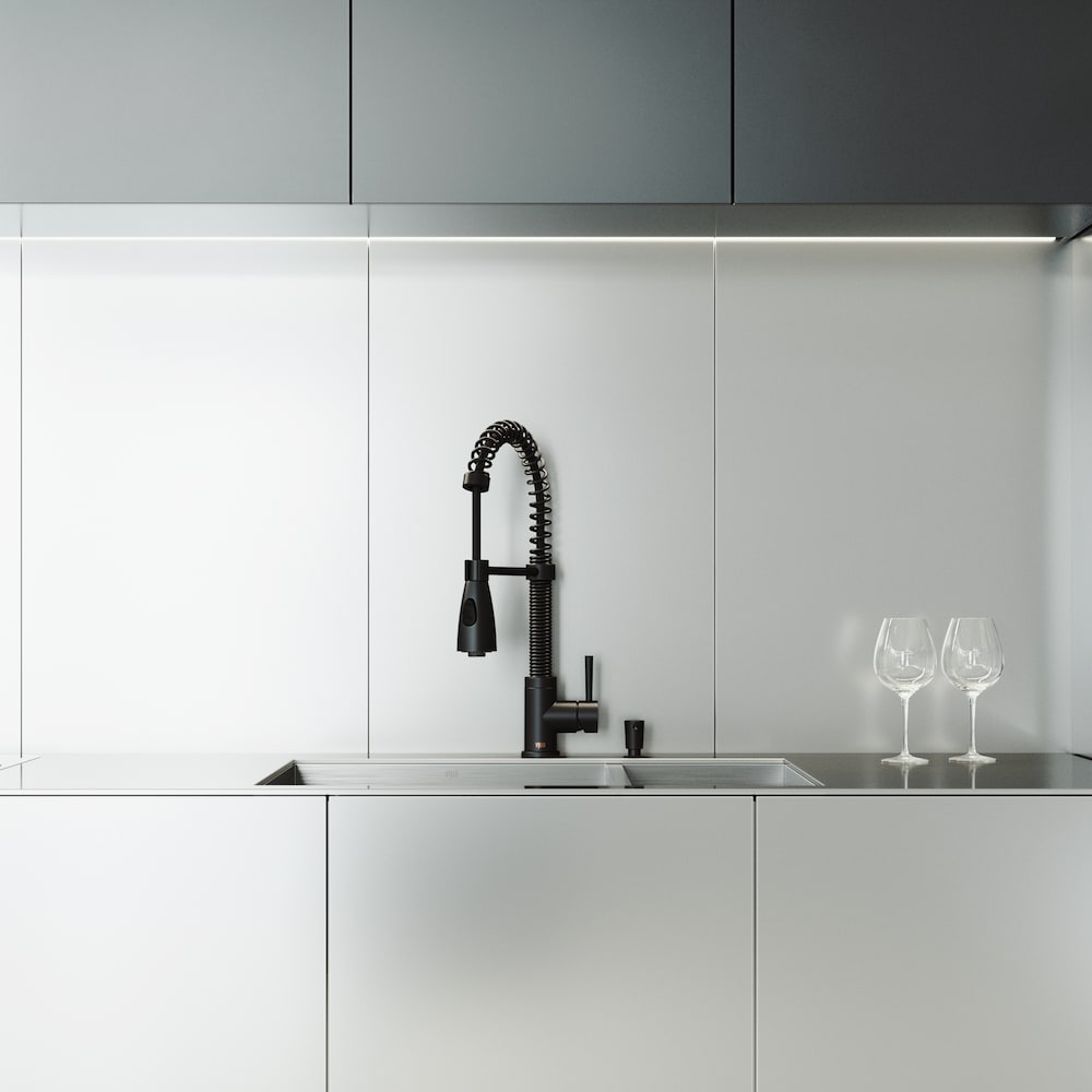 Brant Single-Handle Pull-Down Sprayer Kitchen Faucet with Soap Dispenser in Matte Black