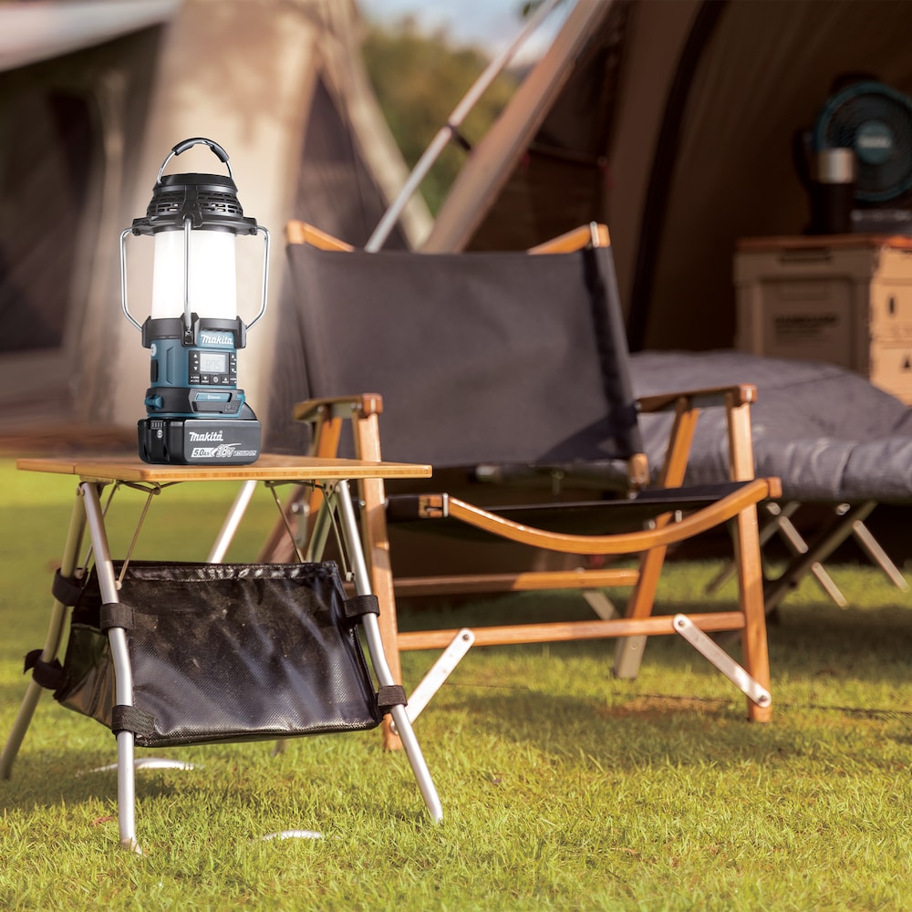 Lanterne radio sans fil au lithium-ion 18 V LXT avec lampe de poche intégrée et Bluetooth (outil uniquement)