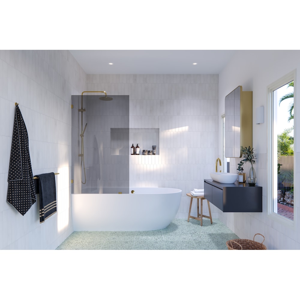 Porte de baignoire à panneau fixe simple Ursa de 34 po de largeur x 58,25 po de hauteur en laiton avec verre teinté gris