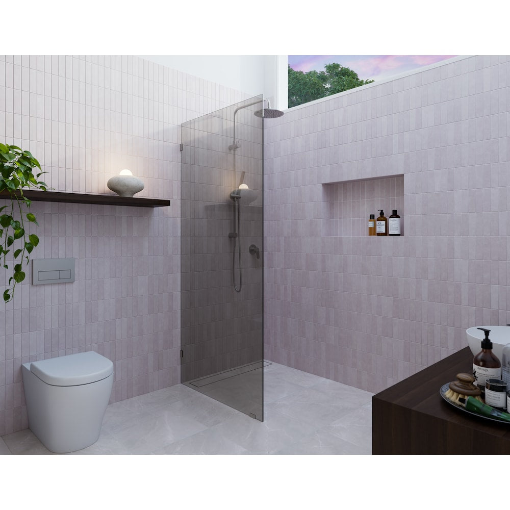 Porte de baignoire à panneau fixe simple Ursa de 30 po de largeur x 78 po de hauteur en nickel brossé avec verre teinté gris