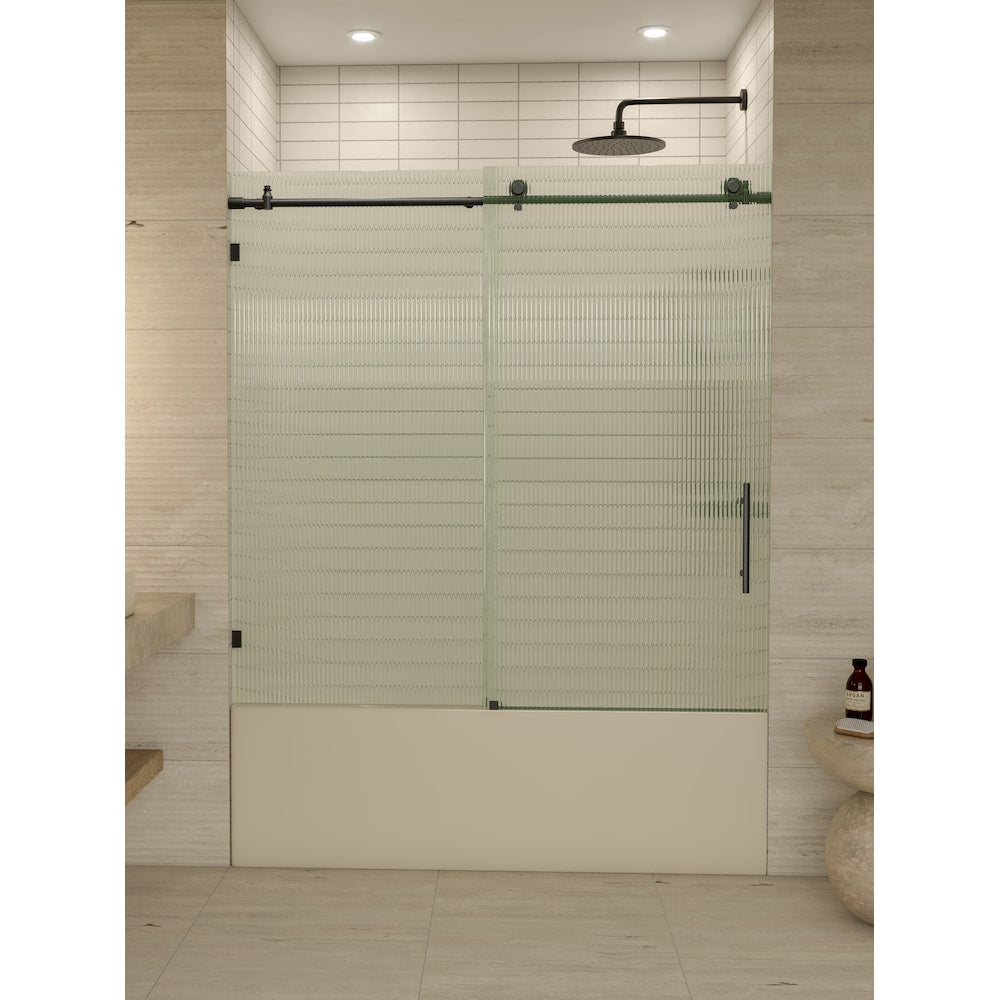 Porte de baignoire coulissante de 56 à 60 pouces de largeur x 60 pouces de hauteur en noir mat avec verre cannelé - Côté droit