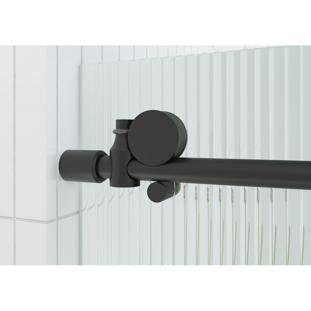 Porte de baignoire coulissante de 56 à 60 pouces de largeur x 60 pouces de hauteur en noir mat avec verre cannelé - Côté droit