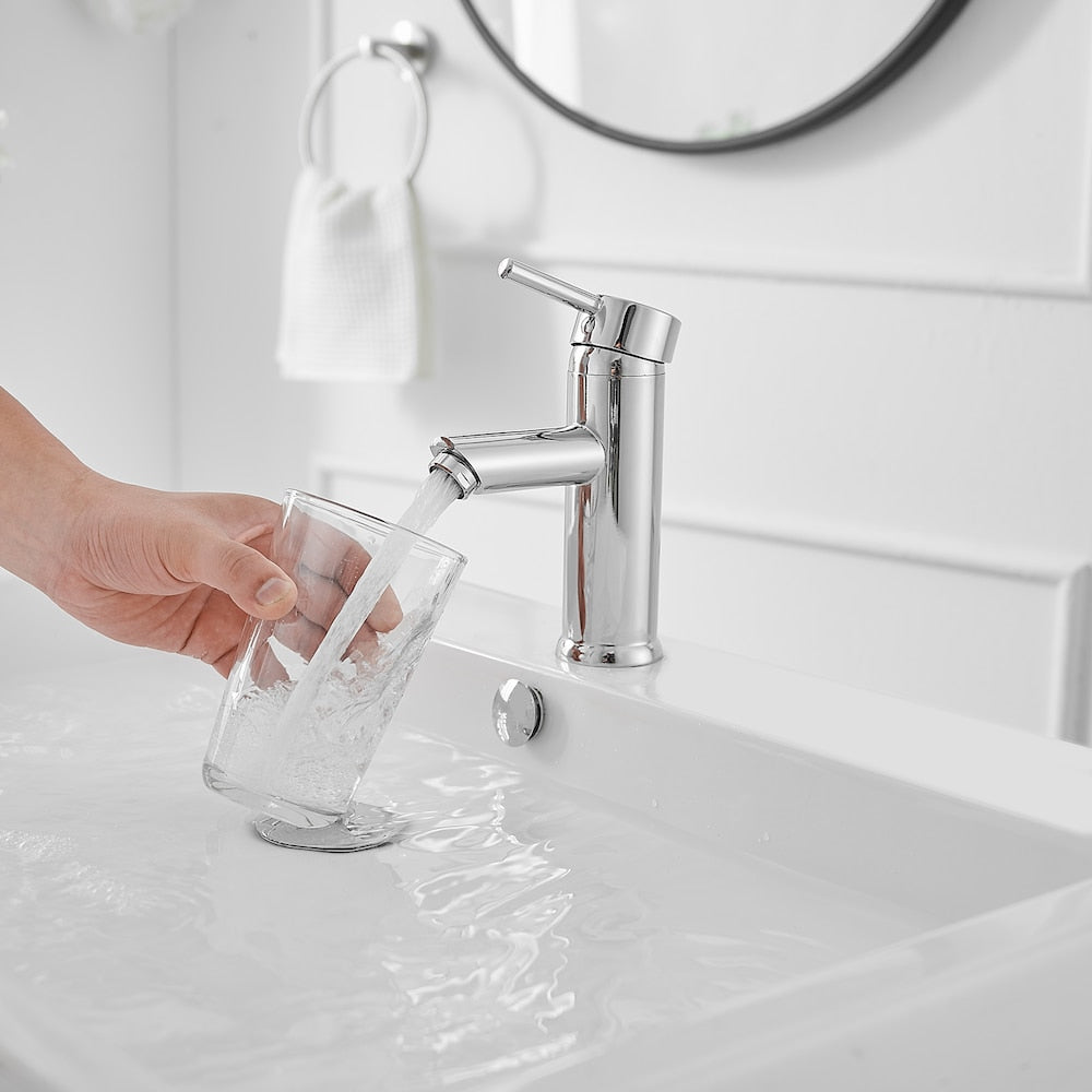 Robinet de salle de bain à poignée unique et trou unique avec bonde escamotable en chrome poli
