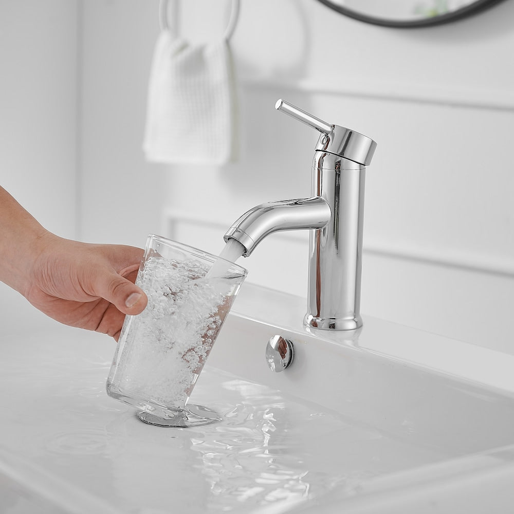 Robinet de salle de bain à poignée unique et trou unique avec bonde escamotable en chrome poli