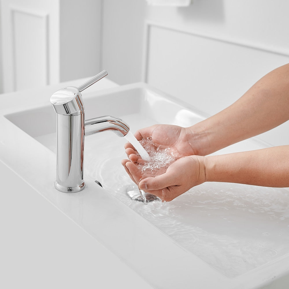 Robinet de salle de bain à poignée unique et trou unique avec bonde escamotable en chrome poli