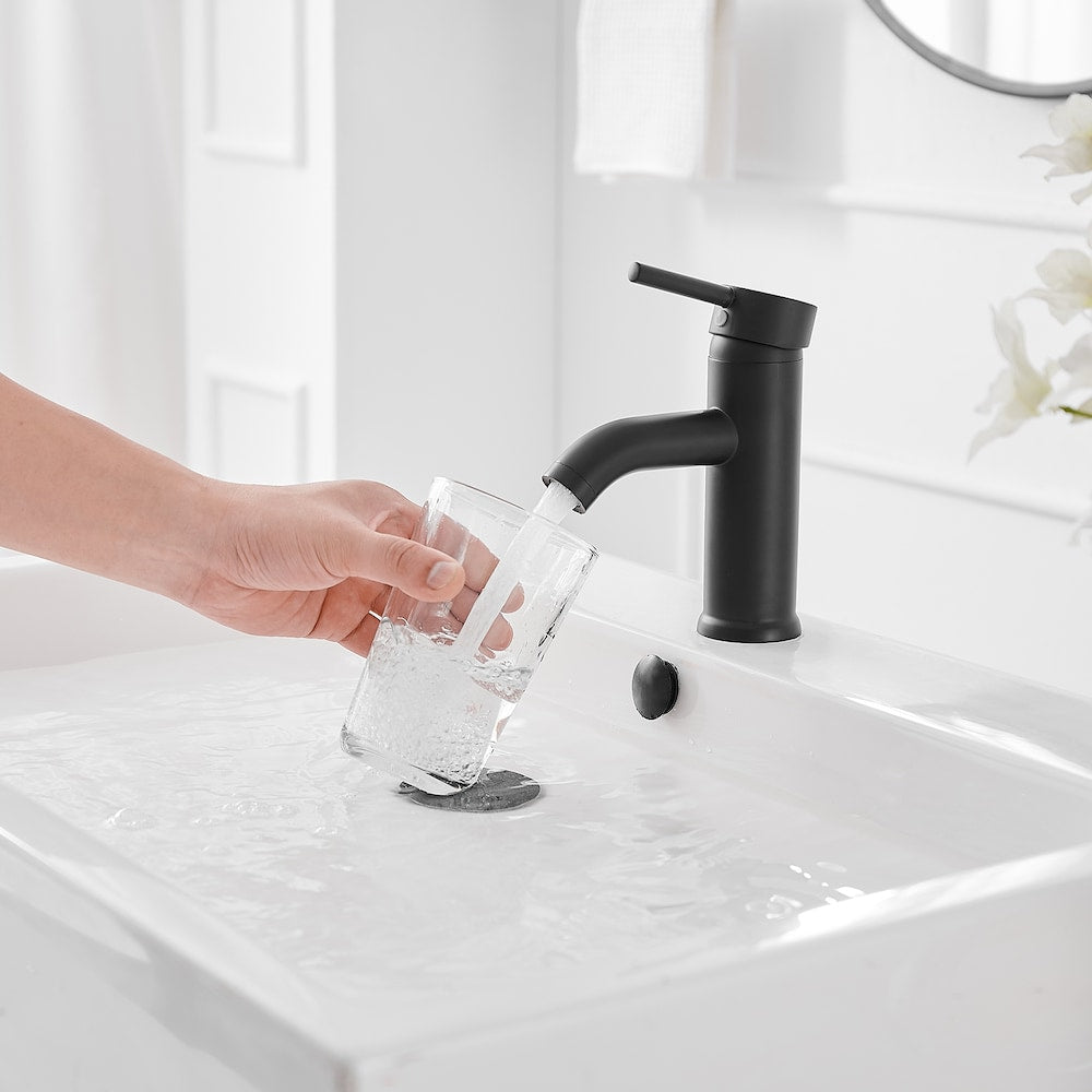 Robinet de salle de bain à poignée unique et trou unique avec bonde escamotable en noir mat