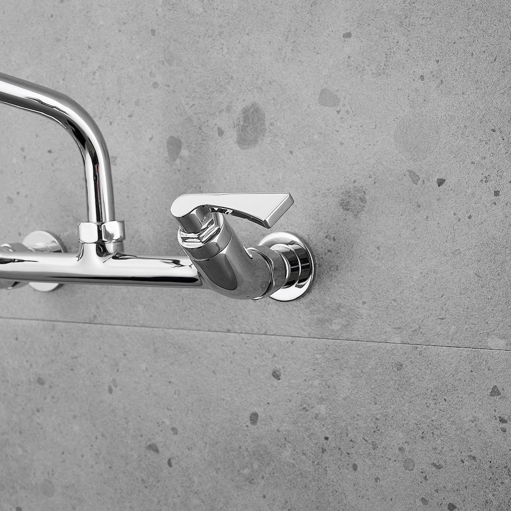 Robinet d'évier commercial à 2 poignées avec bec pivotant de 8 po Robinet de cuisine à montage mural central de 8 po en chrome