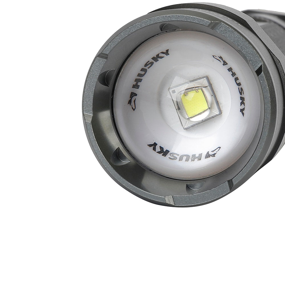 Lampe de poche rechargeable à double puissance de 1 000 lumens en aluminium avec 4 modes de mise au point