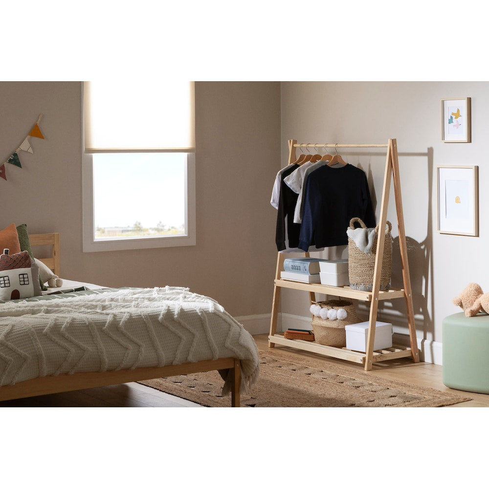 Portant à vêtements en bois Sweedi 41 po x 19 po x 56 po avec étagères de rangement pour enfants en naturel