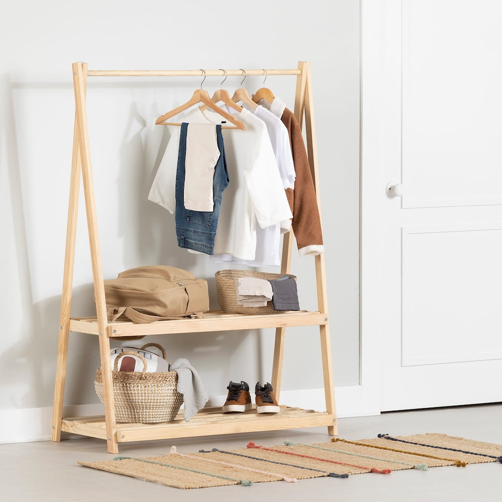 Portant à vêtements en bois Sweedi 41 po x 19 po x 56 po avec étagères de rangement pour enfants en naturel