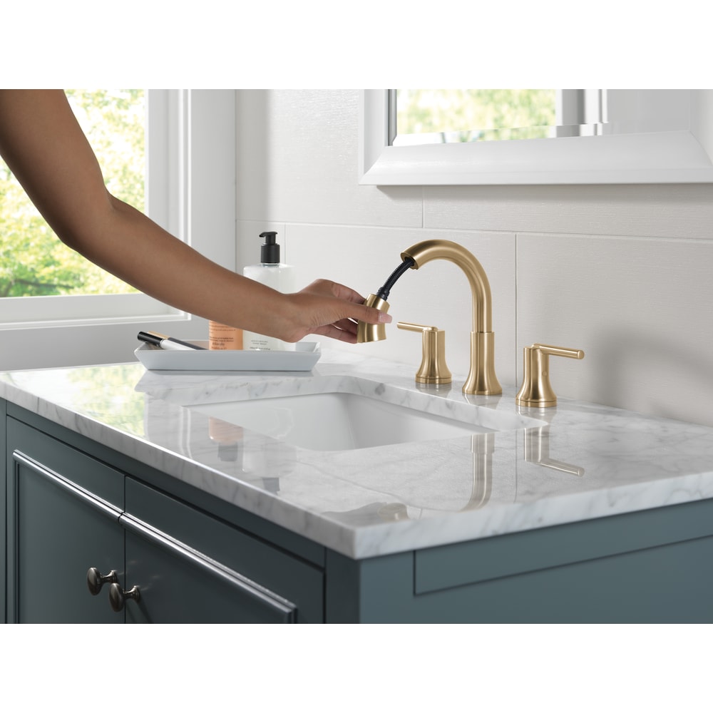Robinet de salle de bain à deux poignées et à bec rétractable Trinsic de 8 po en bronze champagne