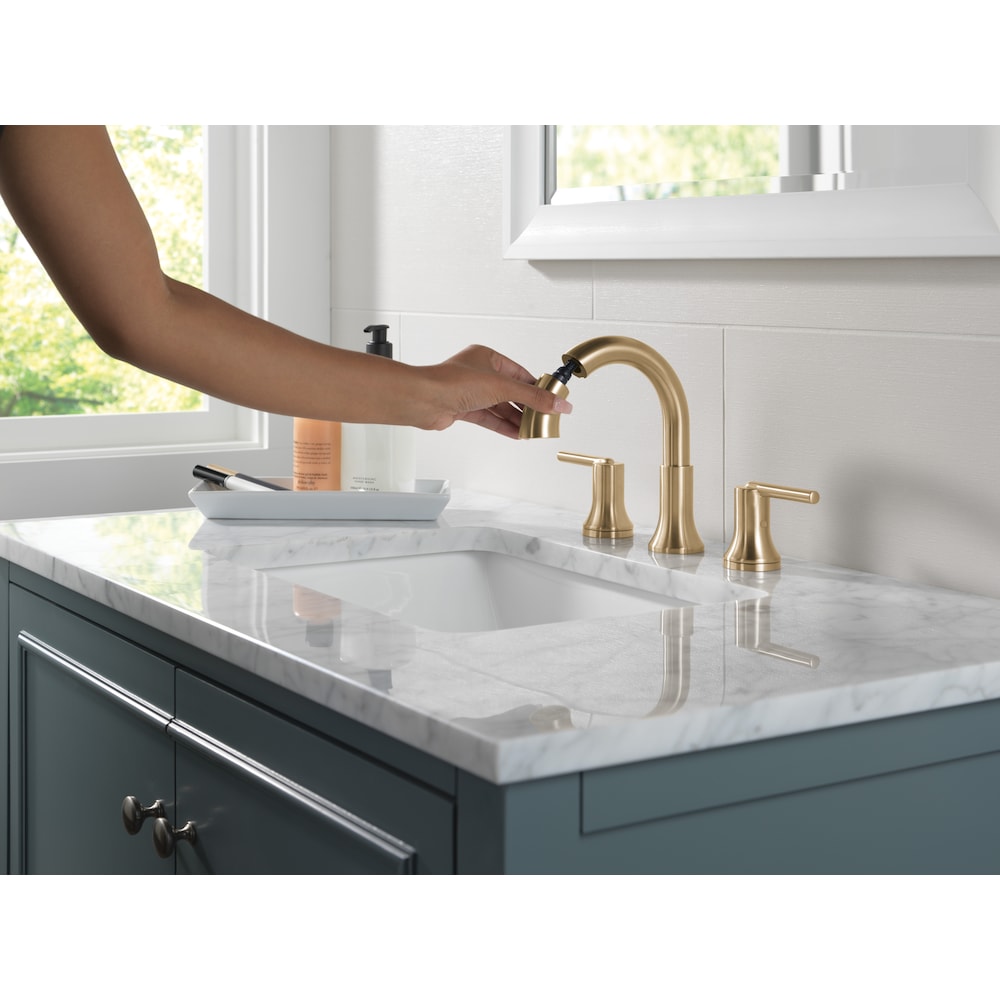 Robinet de salle de bain à deux poignées et à bec rétractable Trinsic de 8 po en bronze champagne