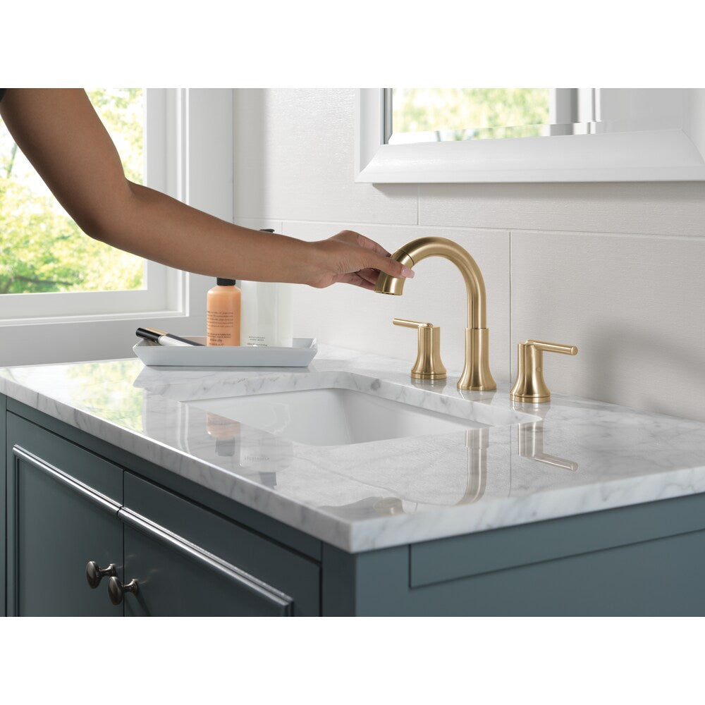 Robinet de salle de bain à deux poignées et à bec rétractable Trinsic de 8 po en bronze champagne