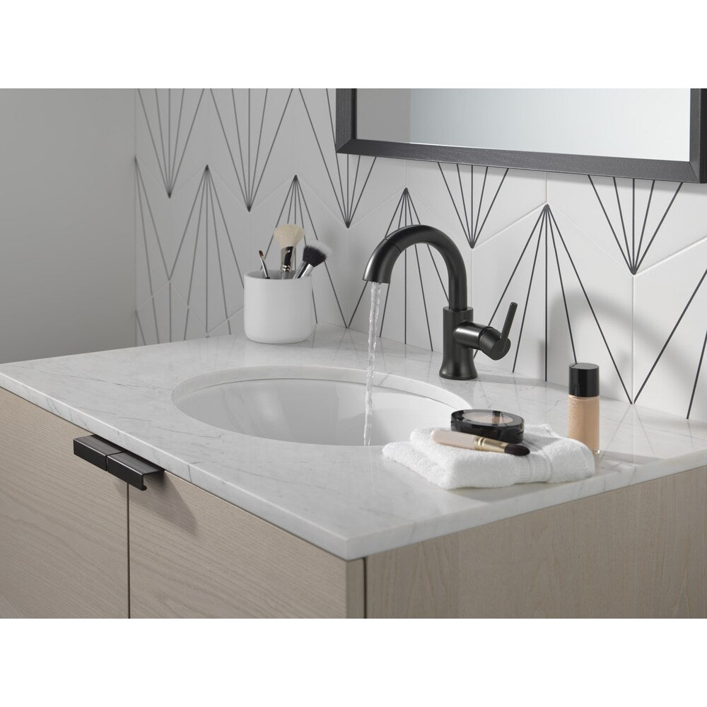 Robinet de salle de bain à poignée unique et à trou unique Trinsic avec bec rétractable en noir mat