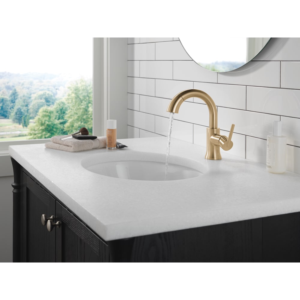Robinet de salle de bain à poignée unique et à trou unique Trinsic avec bec rétractable en bronze champagne