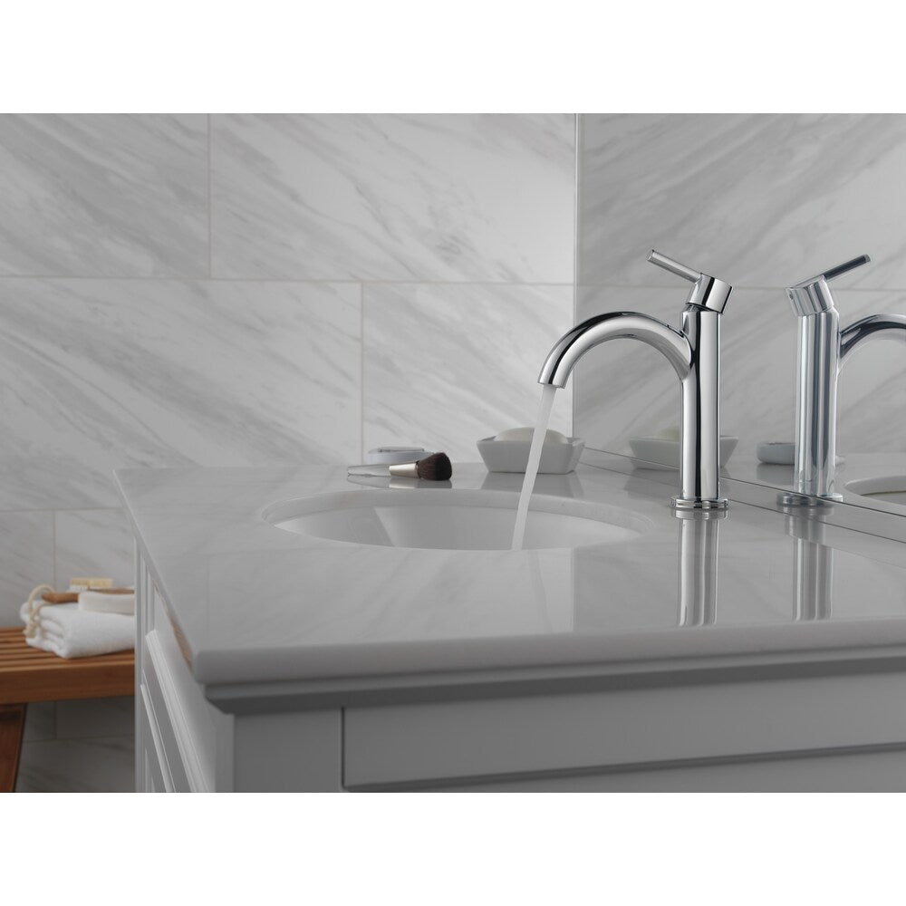 Robinet de salle de bain monotrou à poignée unique et bec en J de Nicoli en chrome