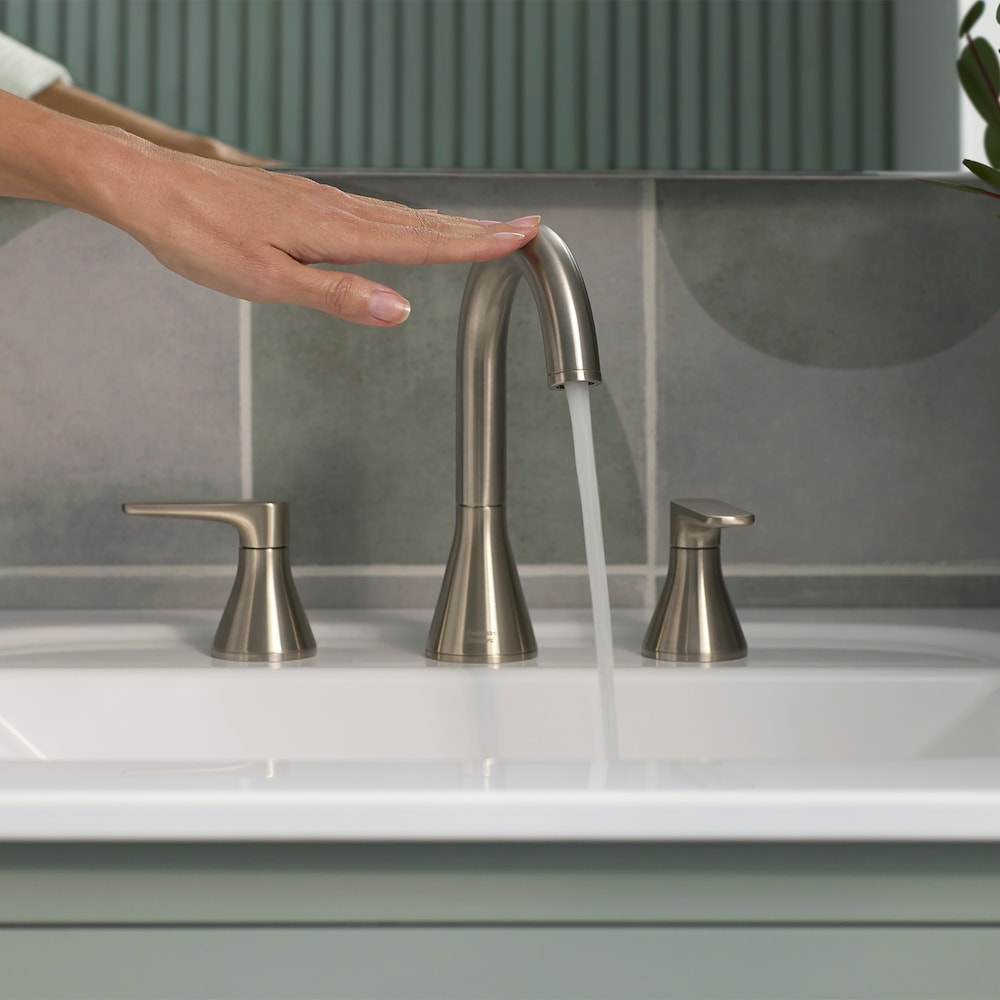 Robinet de salle de bain à 2 poignées et à large bec Aspirations de 8 po avec bonde à poussoir en nickel brossé
